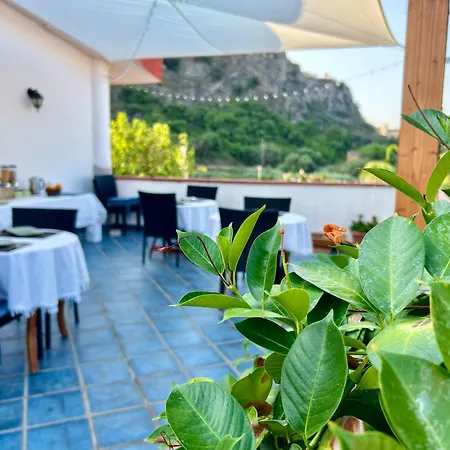 Oda ve Kahvaltı Rodriguez 3*